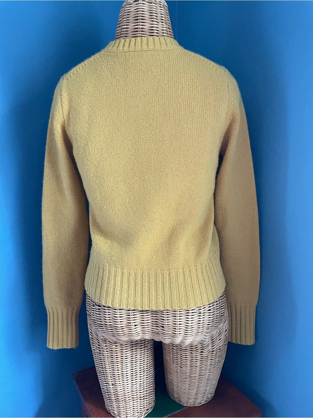 Tory Sport 100% Cashmere Crew Neck Sweater Mustard Yellow Logo Size XS - Picture 11 of 14